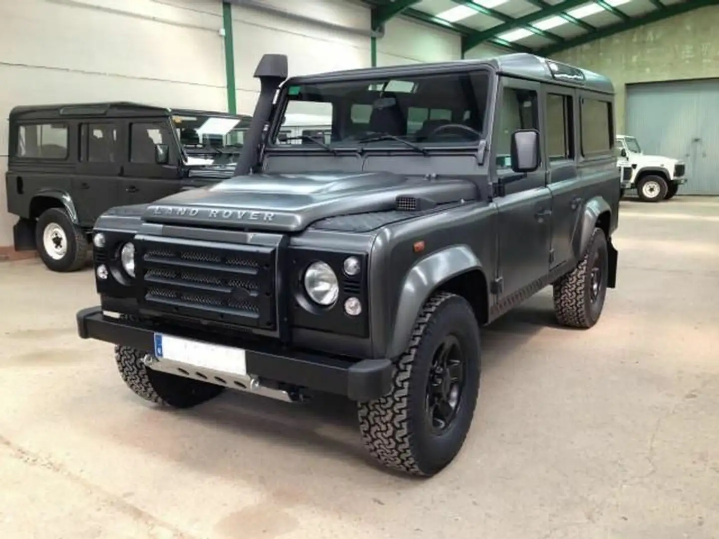 Land Rover Defender 110 SW E Gris - 1