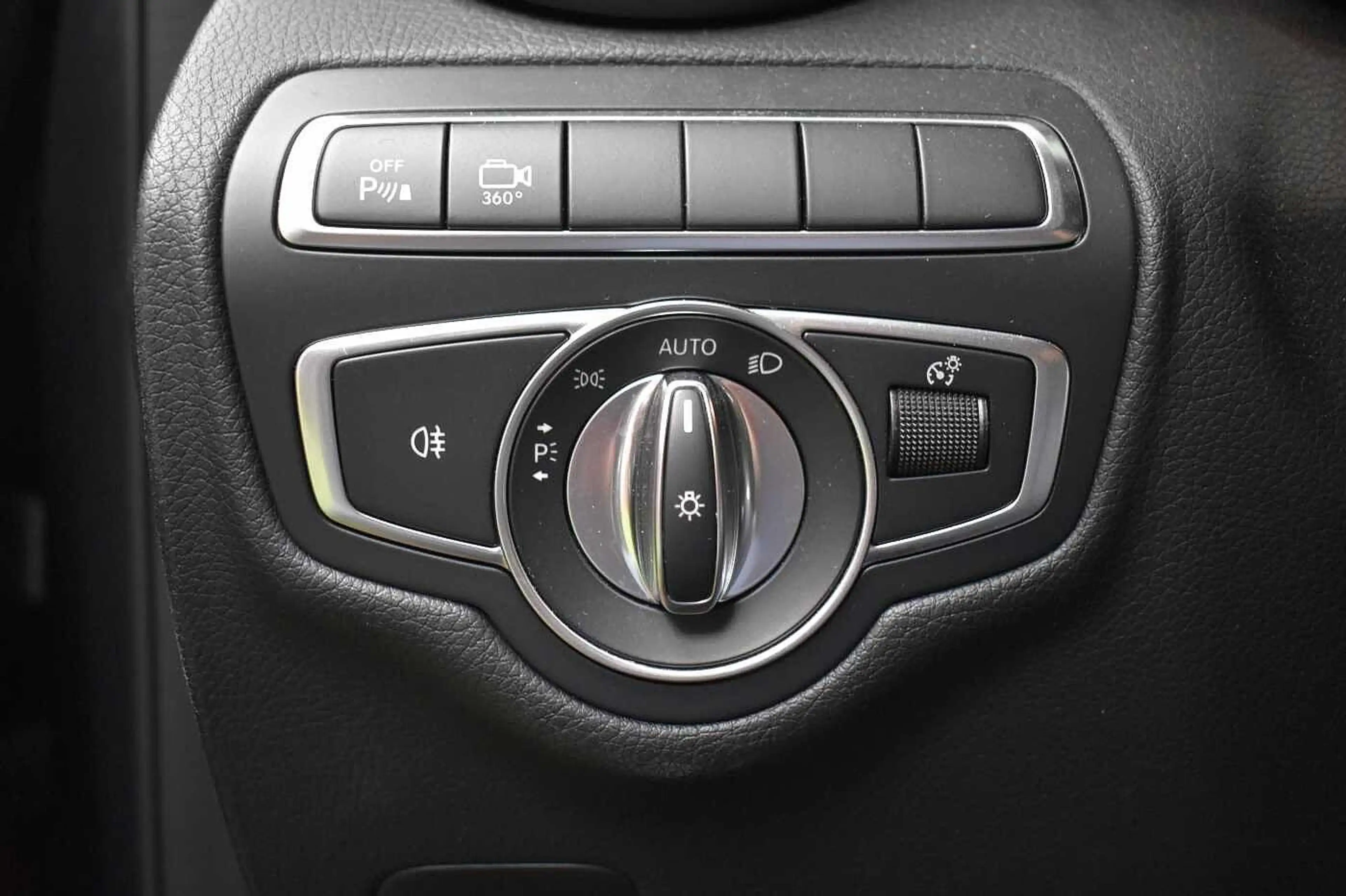 Mercedes-Benz GLC 350 e 4MATIC Off-Roader — photo 12