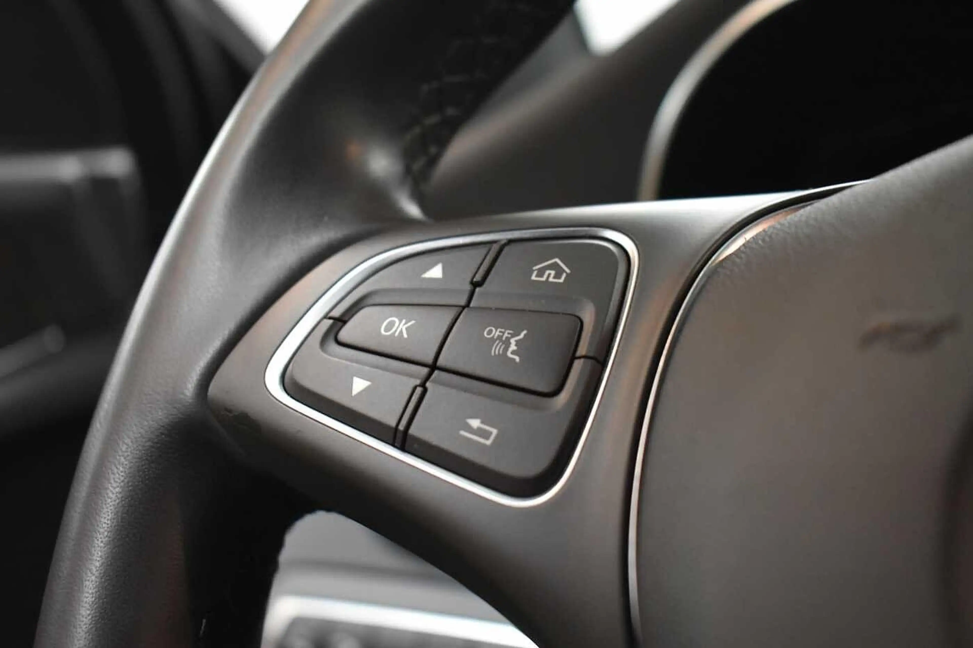 Mercedes-Benz GLC 350 e 4MATIC Off-Roader — photo 14