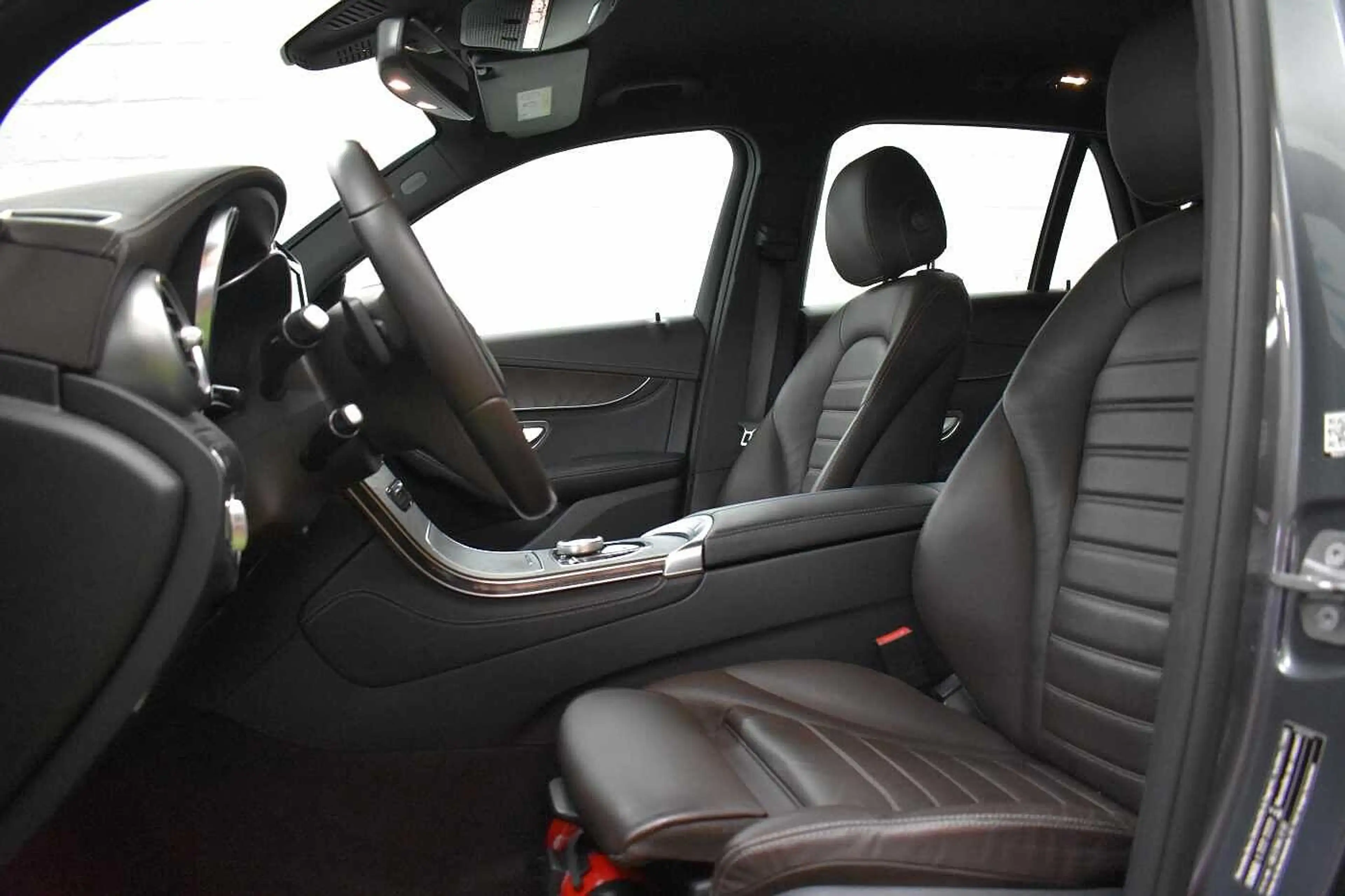 Mercedes-Benz GLC 350 e 4MATIC Off-Roader — photo 6