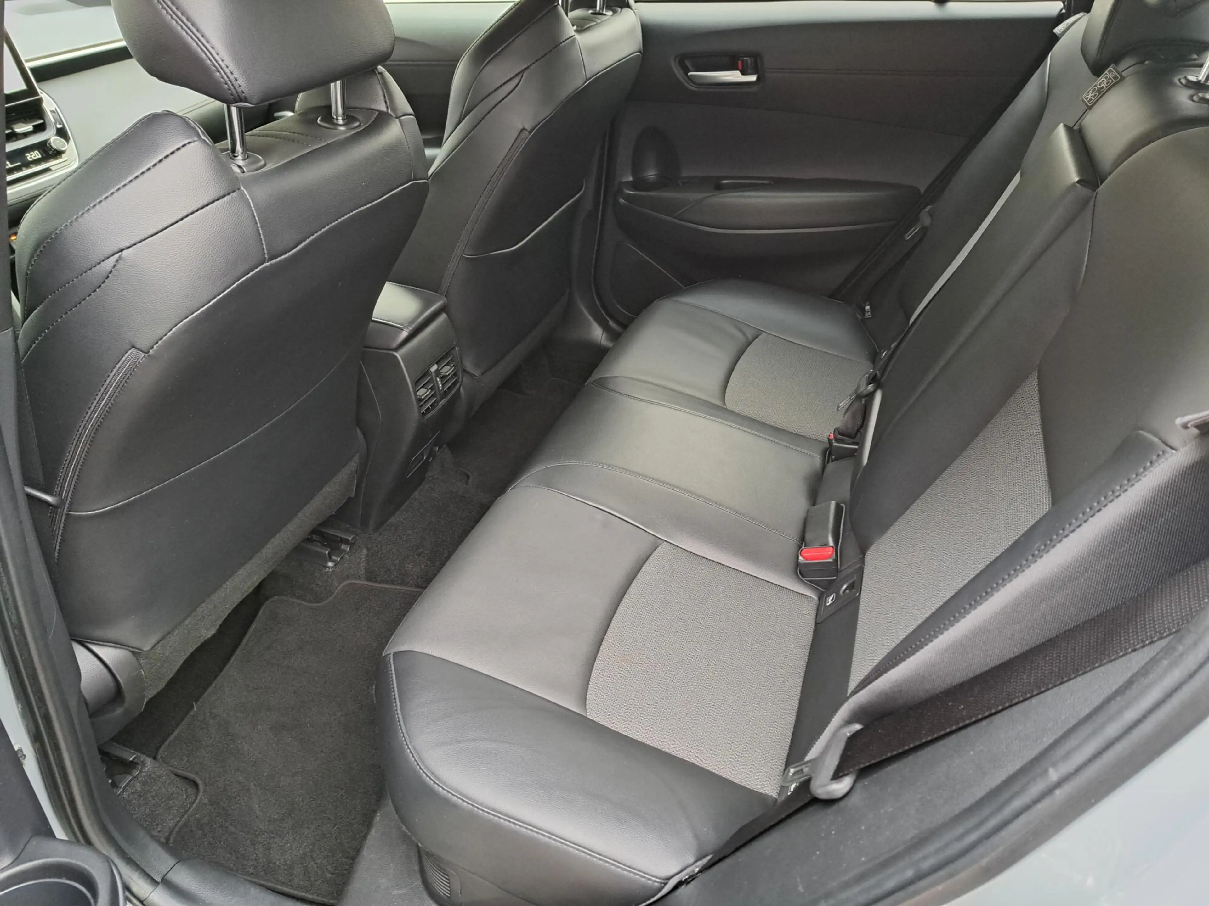 Toyota Corolla Cross 2.0 HYBRID 184PK FIRST-EDITION BLIND-SPOT EL-ACHTE — photo 9