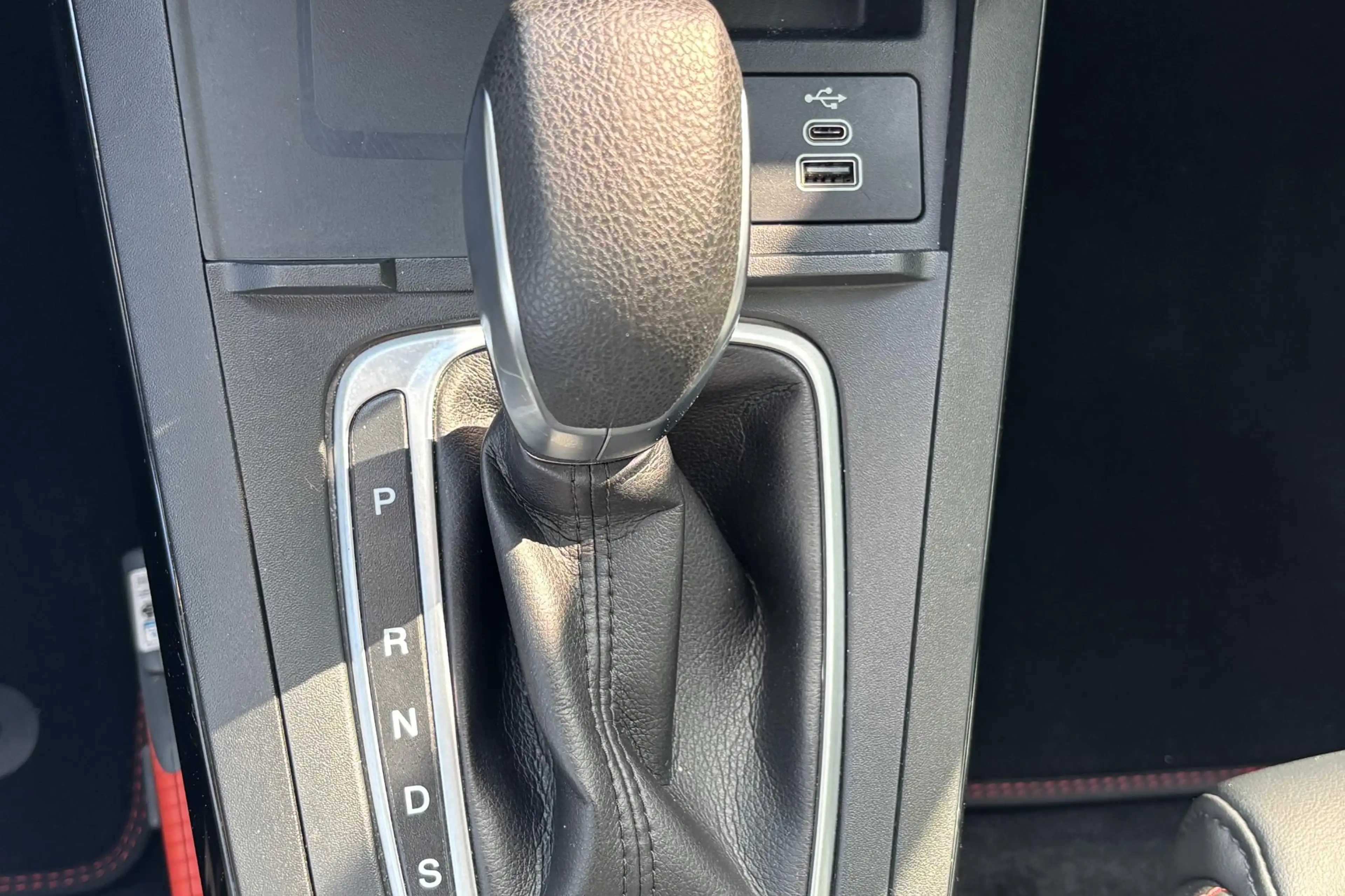 Ford Puma 1.0 EcoBoost Hybrid ST-Line X — photo 12