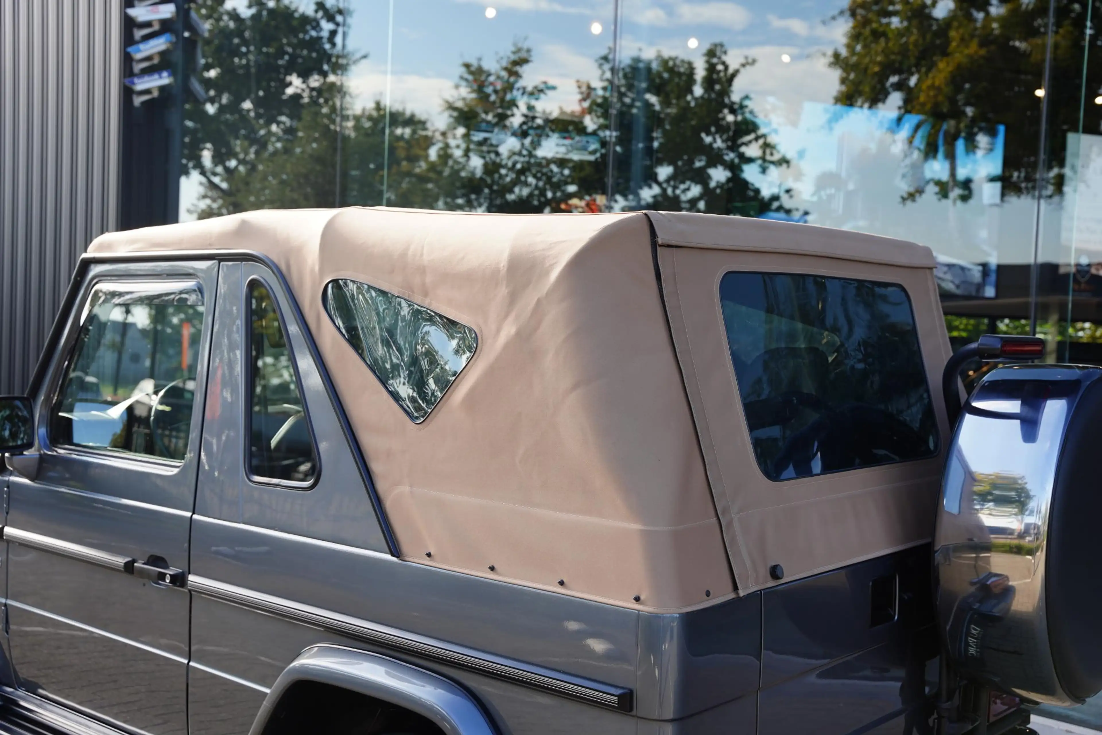 Mercedes-Benz G 500 V 8 Cabriolet Beige Dak — photo 21