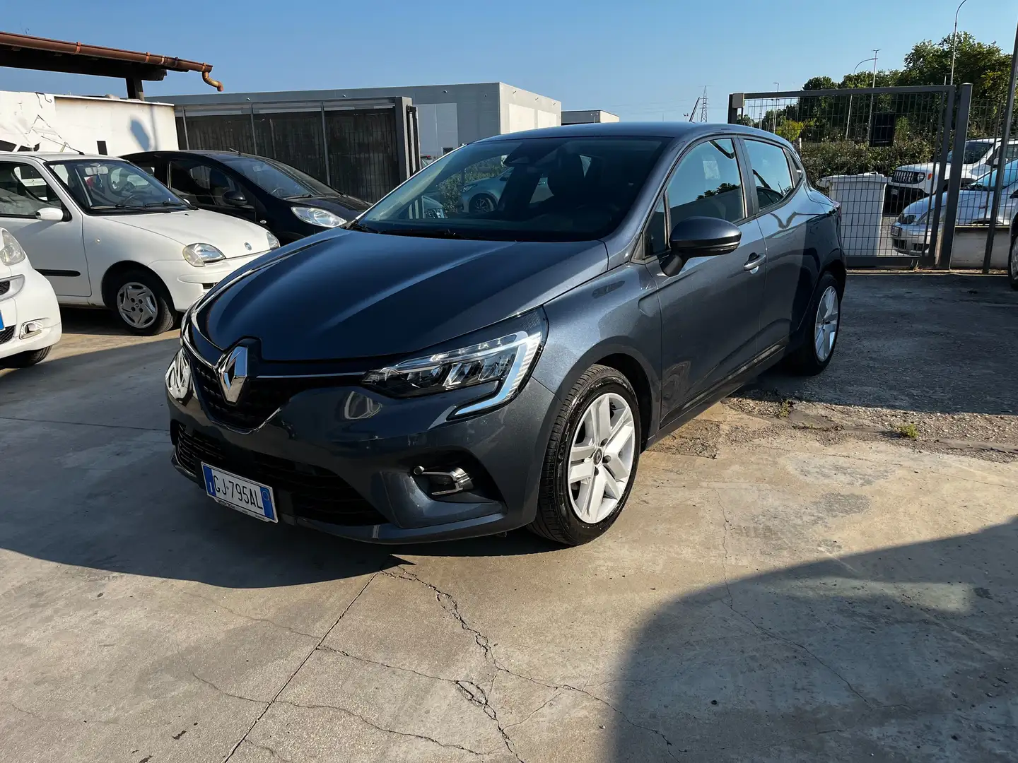 Renault Clio Clio 1.0 tce Business 90cv my21 Gris - 1