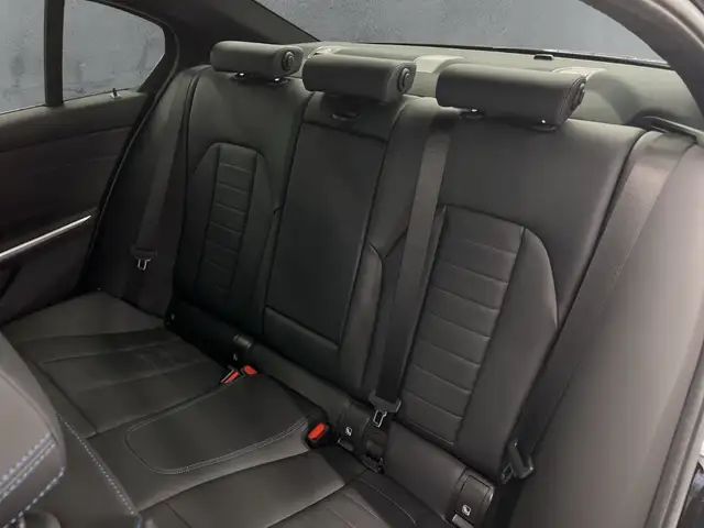 BMW 3 Series view 12