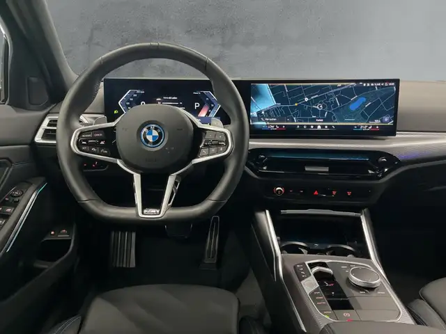 BMW 3 Series view 9