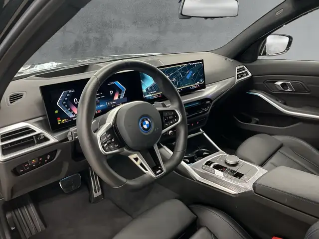 BMW 3 Series view 8