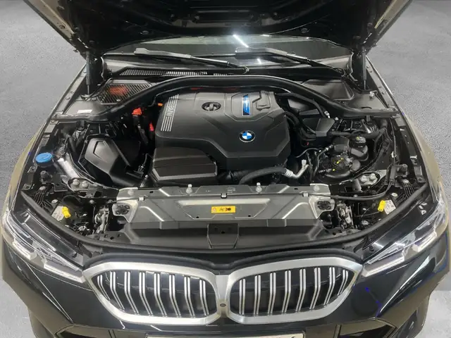 BMW 3 Series view 13
