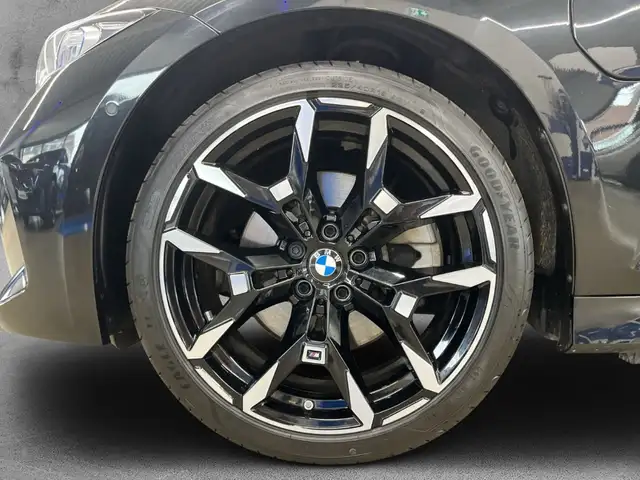 BMW 3 Series view 6