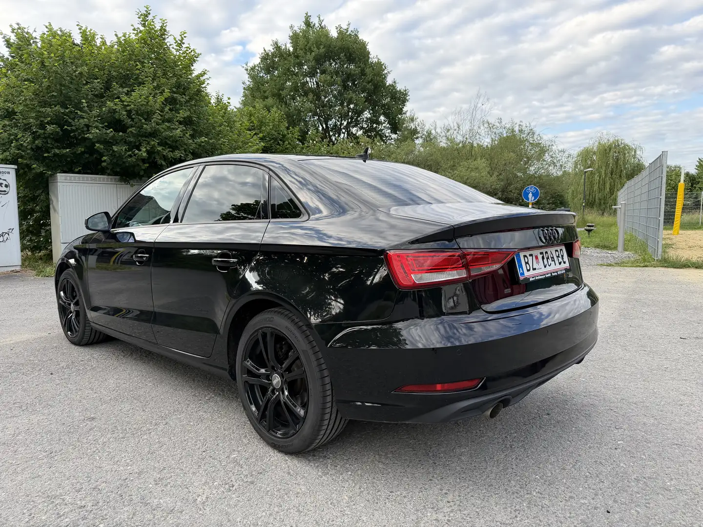 Audi A3 Limousine 1,6 TDI S-tronic Schwarz - 2