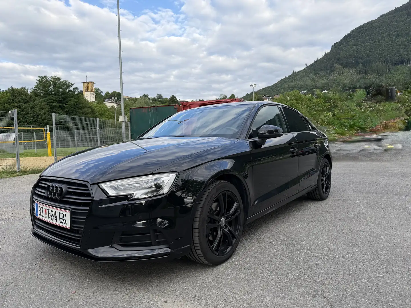 Audi A3 Limousine 1,6 TDI S-tronic Schwarz - 1