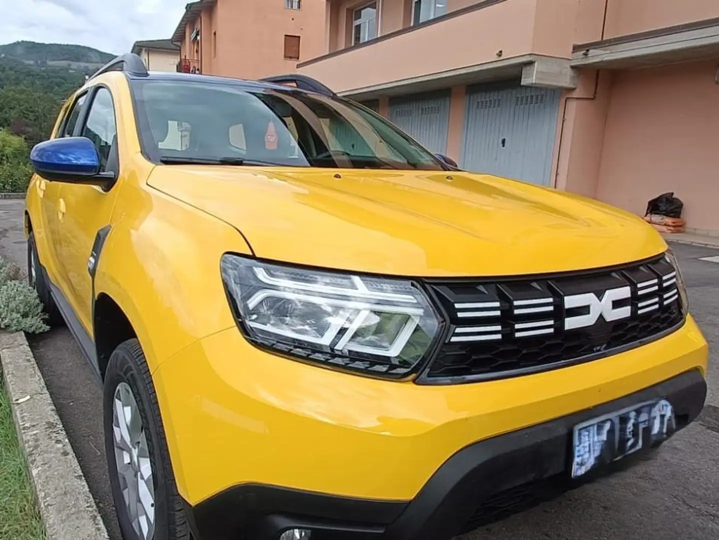 Dacia Duster Duster II 2021 1.0 tce Essential Gpl 4x2 100cv Amarillo - 1