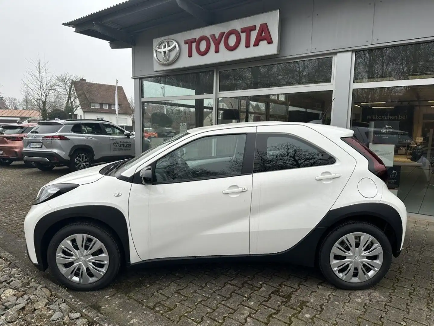 Toyota Aygo X Play Blanc - 2