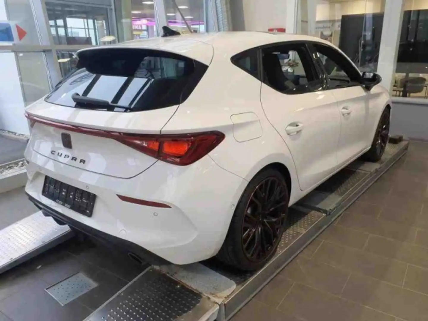 CUPRA Leon VZ 2.0 TSI DSG PANO+CARPLAY+NAVI+RKAM+ACC+TOTW Weiß - 2