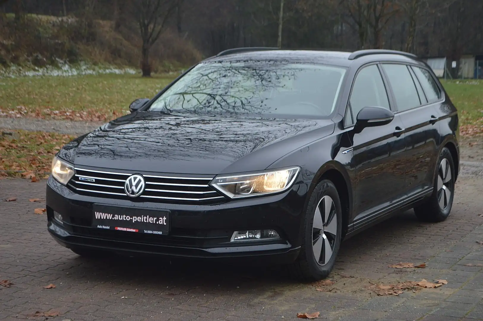 Volkswagen Passat Variant 2,0 TDI+AHK+NAVI+PDC+SHZ+ Schwarz - 2