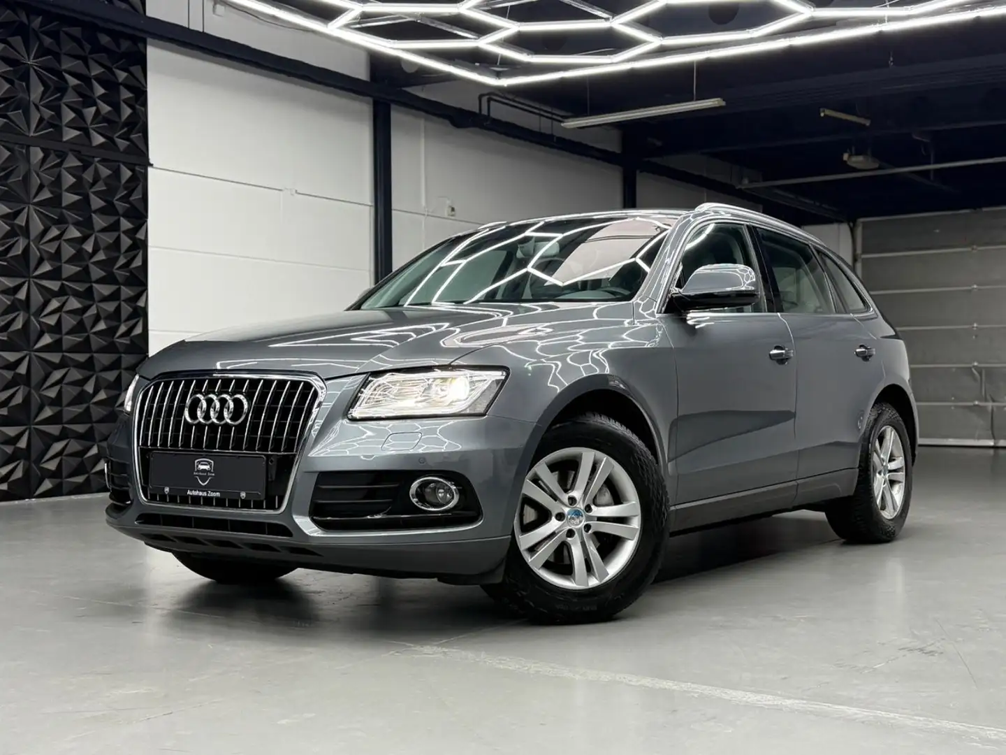 Audi Q5 2.0 TDI XENON/ALCANTARA/AHK/KEYLESS/NAVI/LED Gris - 1