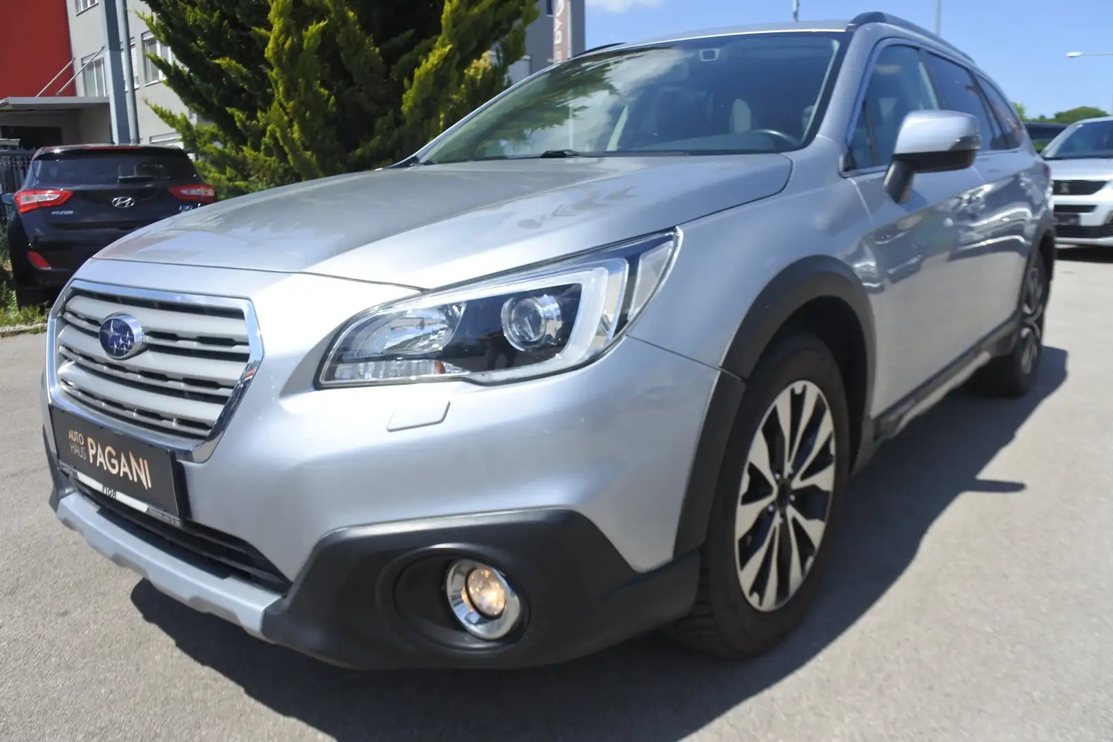 Subaru OUTBACK Outback Touring Wagon 2,0 D Exklusiv AWD CVT Silber - 2