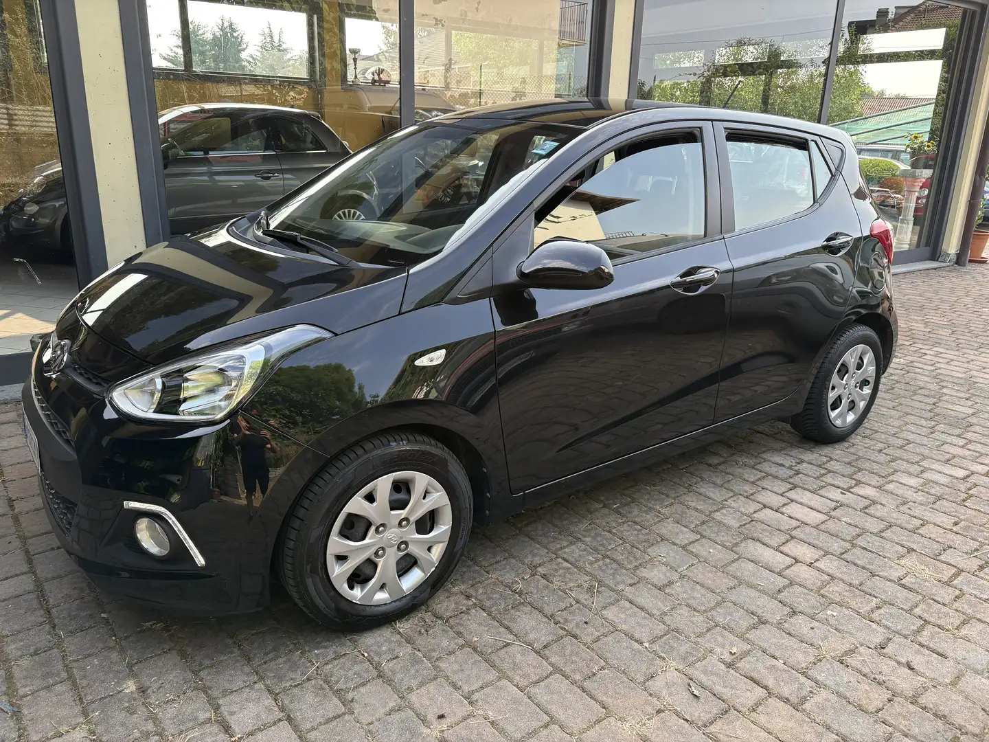 Hyundai i10 1.0 Sound Edition E6 - 1