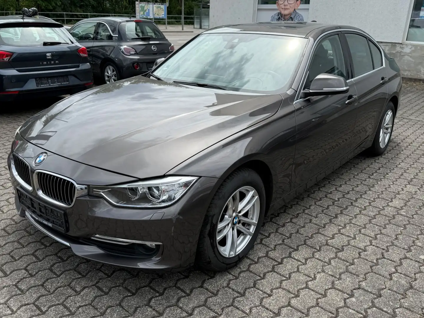 BMW 320 D Limousine Luxury Leder Head Up Schiebedach Brun - 1