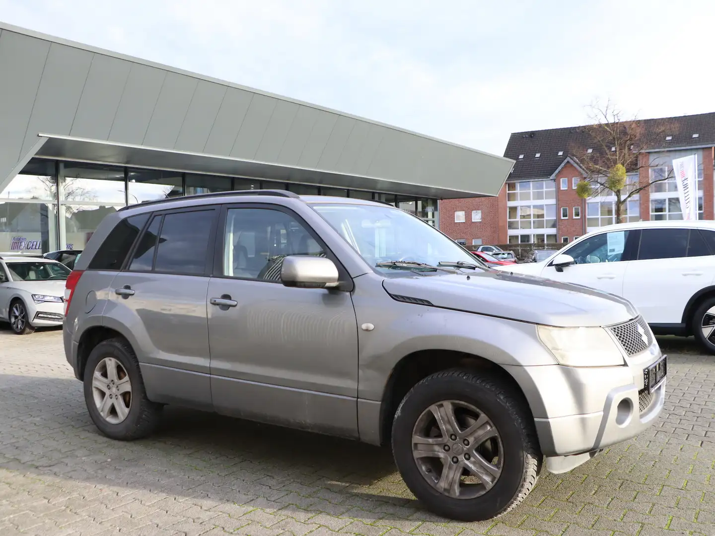 Suzuki Grand Vitara 2.0 AWD CLUB / NAVI / AHK / 2.HAND Серый - 2