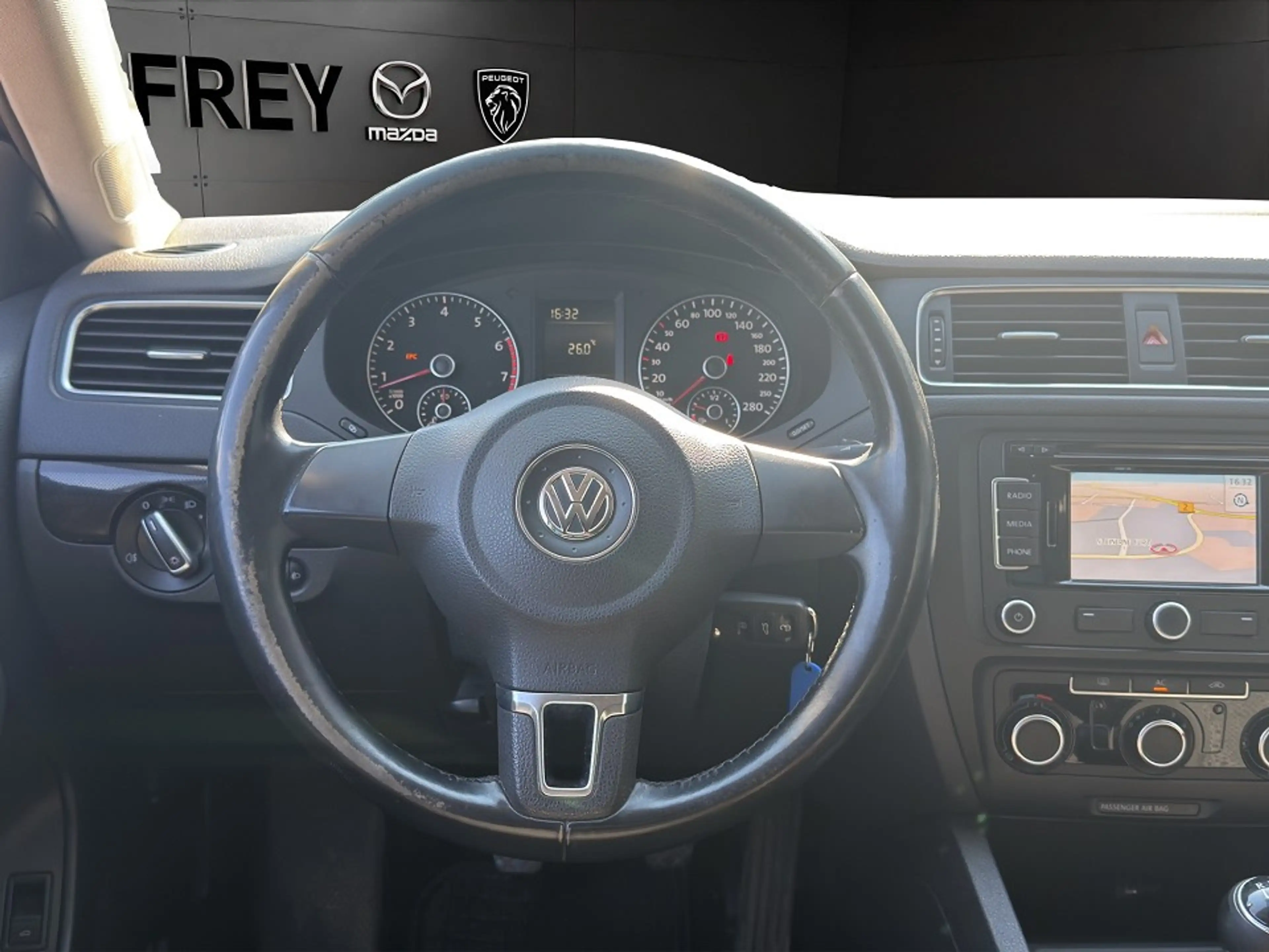 Volkswagen Jetta 105PS Comfortline ALLWETTERREIFEN+EPH+KLIMA+NAVI+R — photo 10