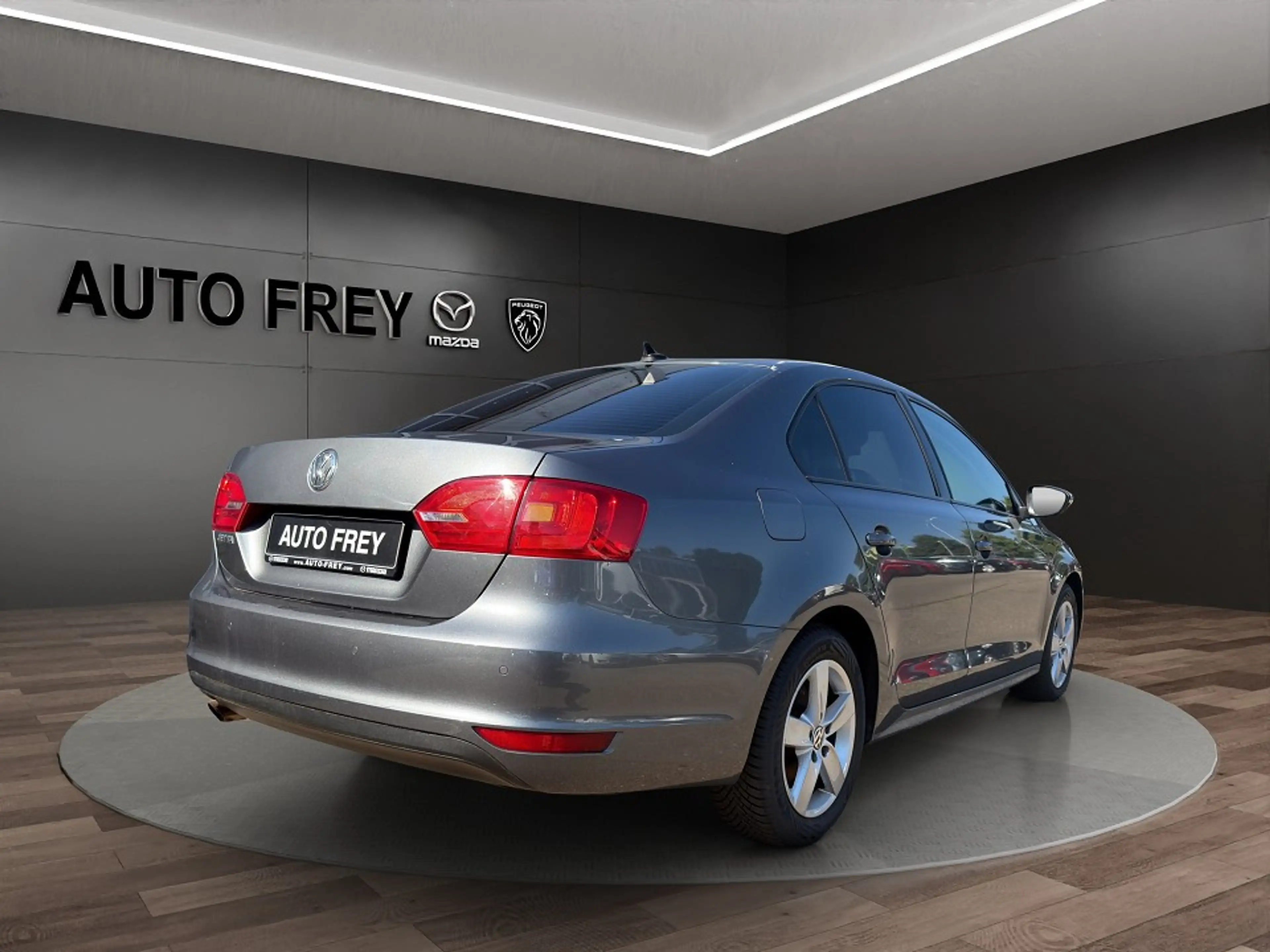 Volkswagen Jetta 105PS Comfortline ALLWETTERREIFEN+EPH+KLIMA+NAVI+R — photo 3