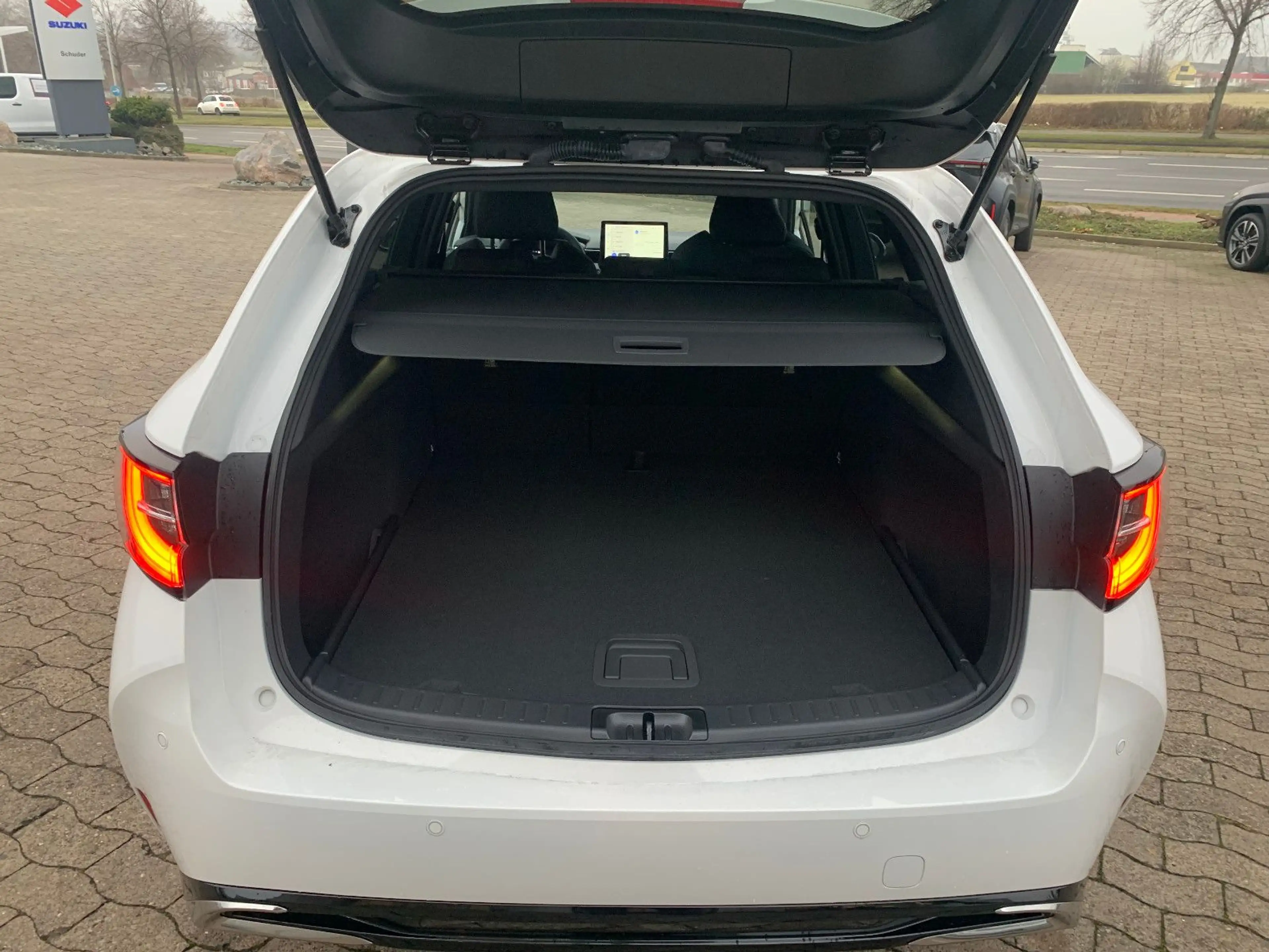 Suzuki Swace Kombi 1,8 Hybrid CVT Comfort + — photo 3