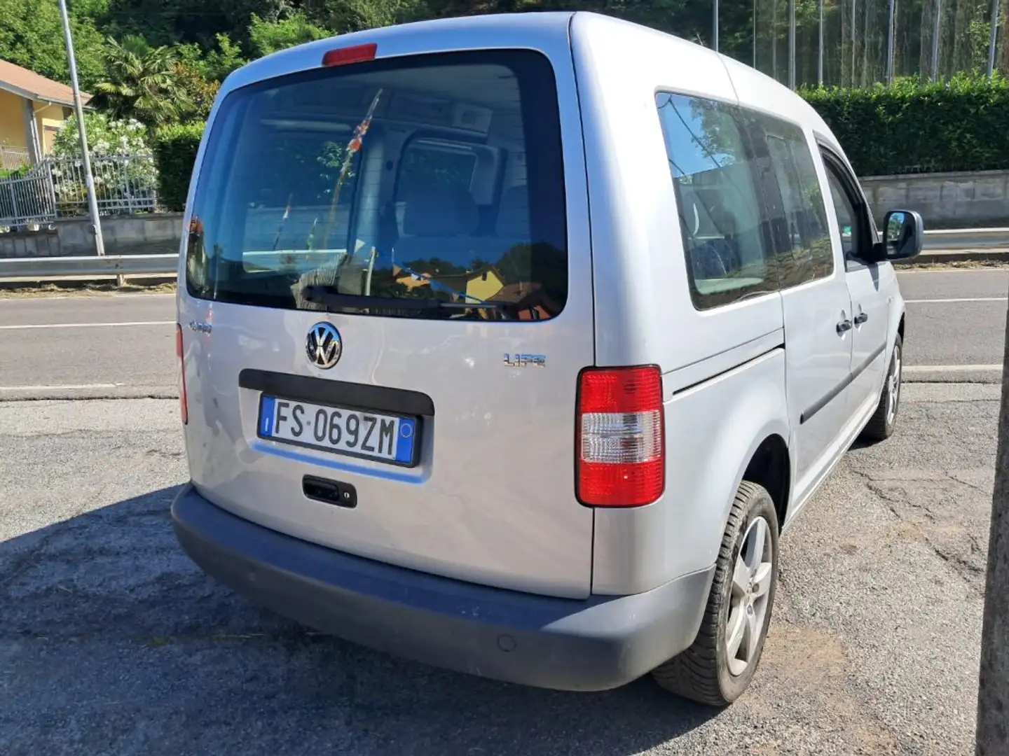 Volkswagen Caddy 1.4 benzina Grigio - 2