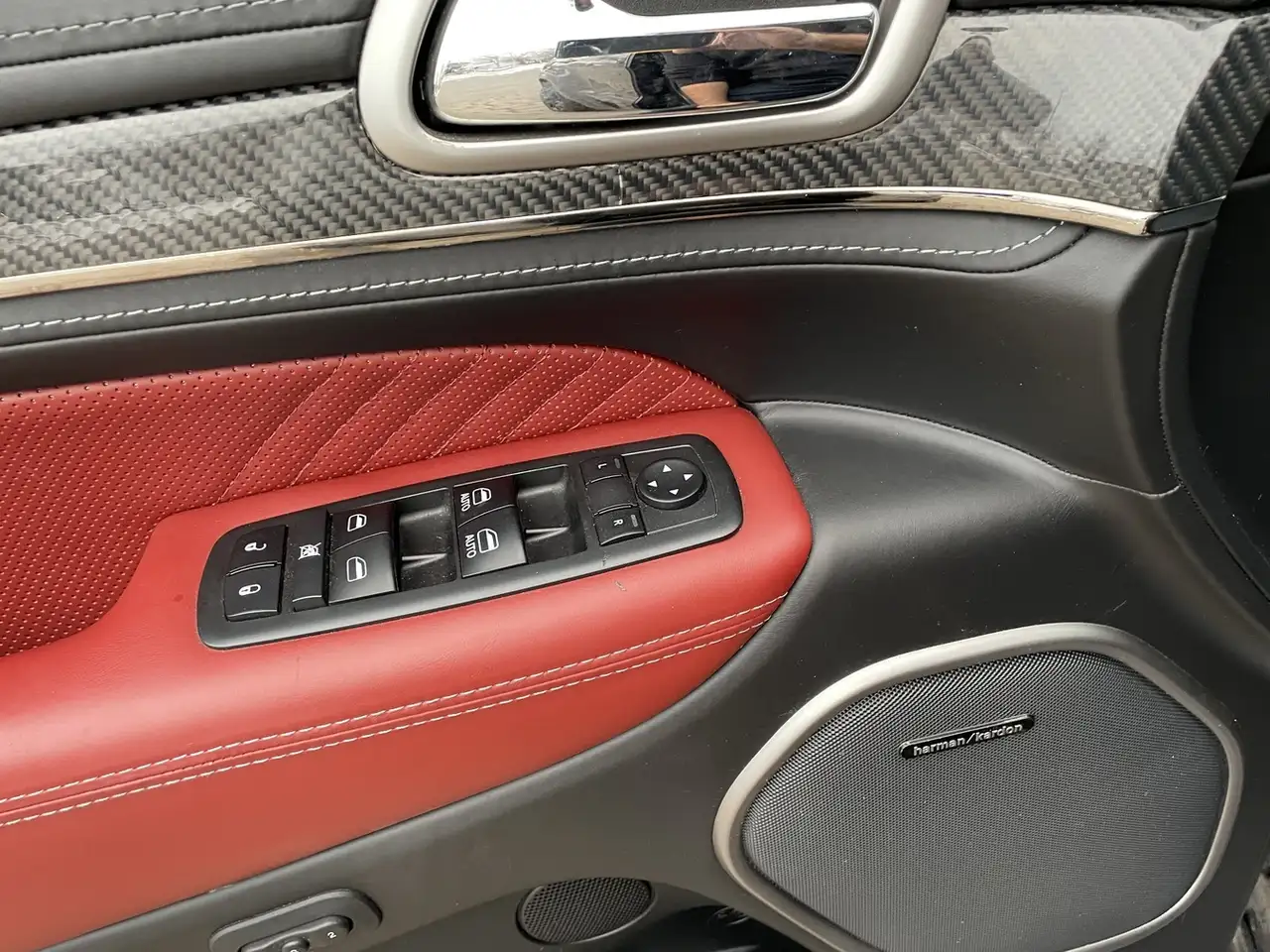 Jeep Grand Cherokee снимка Jeep Grand Cherokee