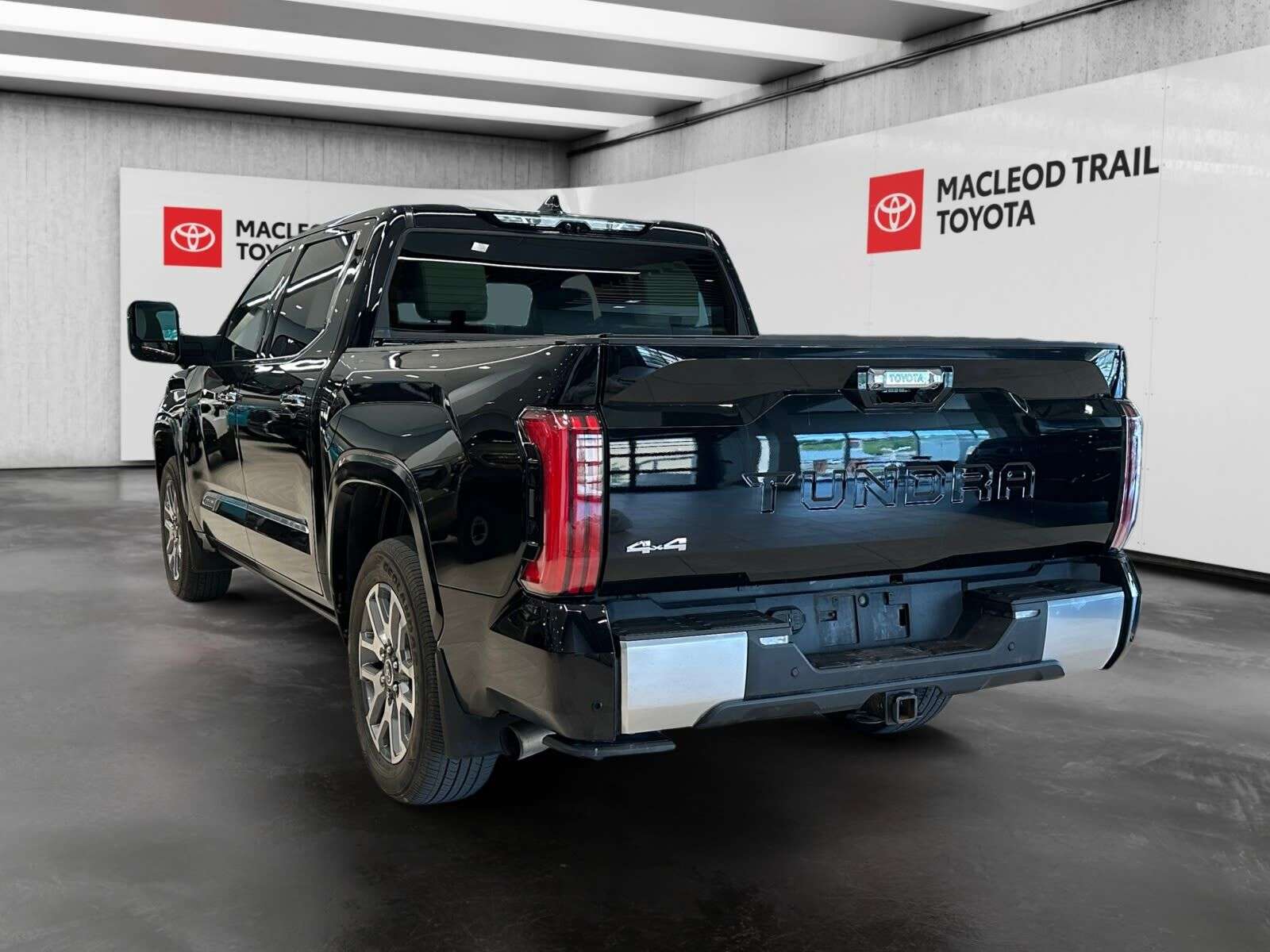 2022 Toyota Tundra Capstone Hybrid | TOP OF THE LINE! | Two-Tone Leat — снимка 1