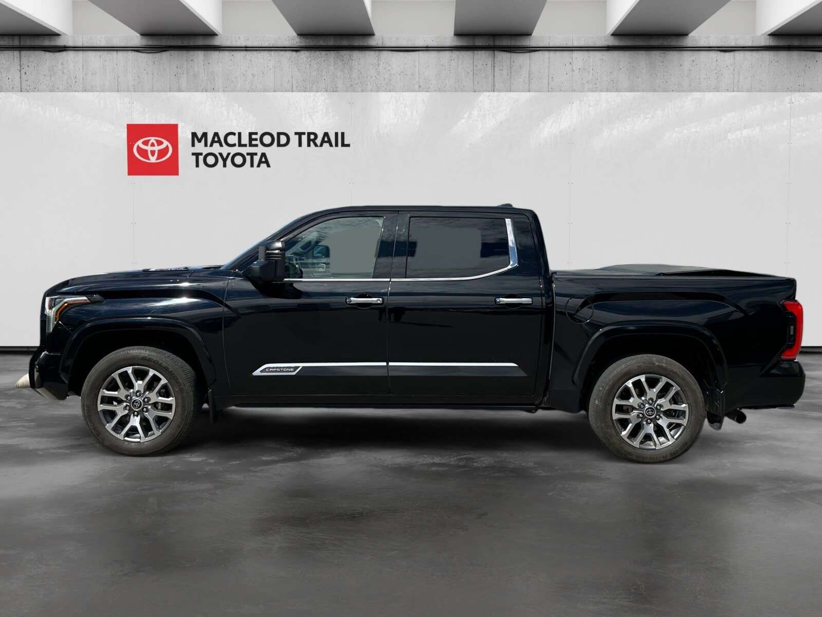 2022 Toyota Tundra Capstone Hybrid | TOP OF THE LINE! | Two-Tone Leat — снимка 1