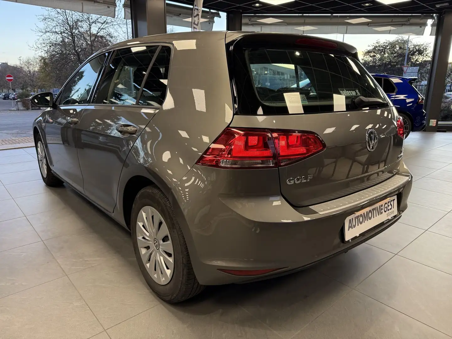 Volkswagen Golf Golf 1.4 TGI DSG 5p. Executive BlueMotion Grau - 2