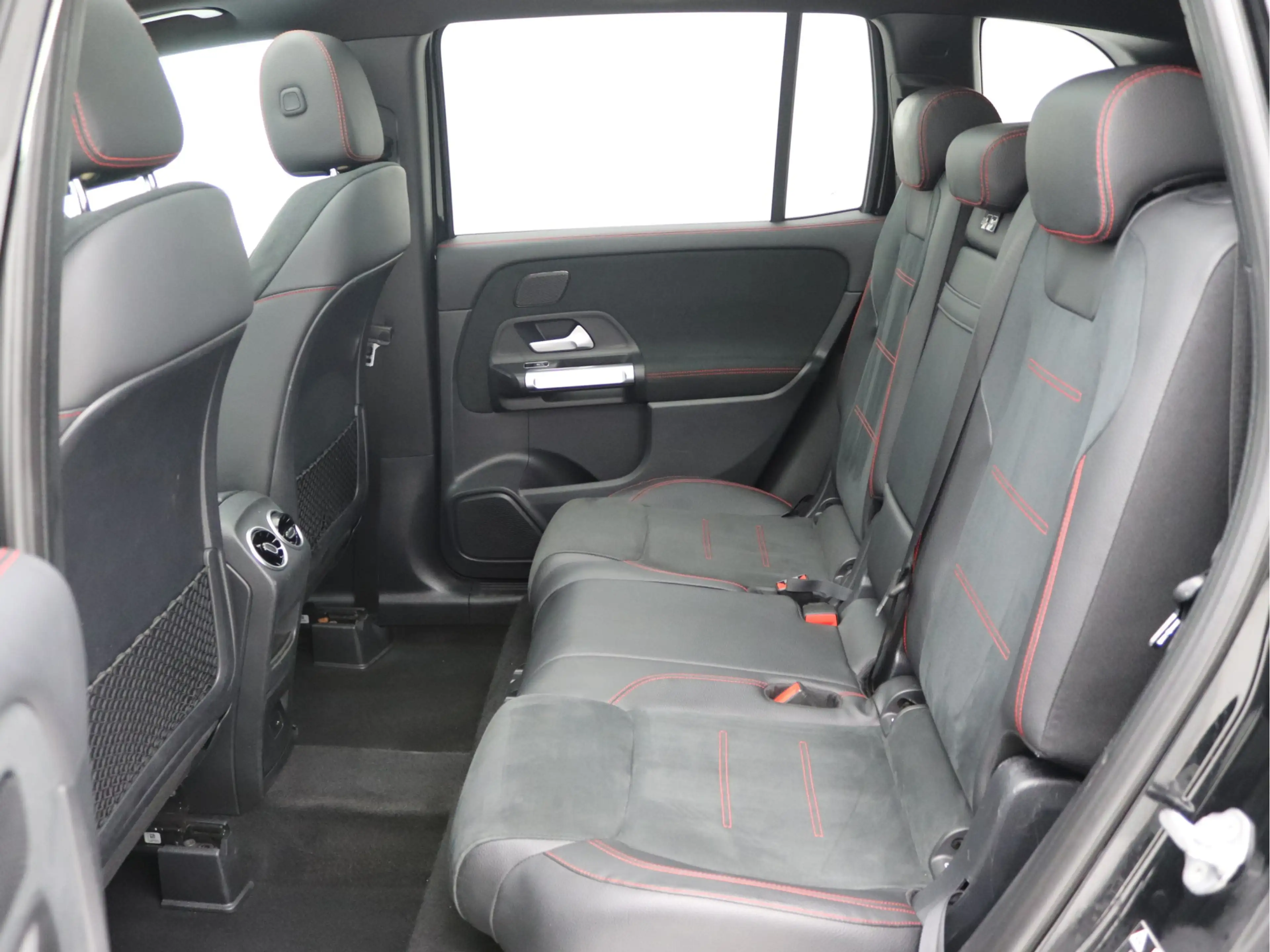 Mercedes-Benz GLB 200 AMG 7p. Pano, Trekhaak, Distronic, Memory — photo 12