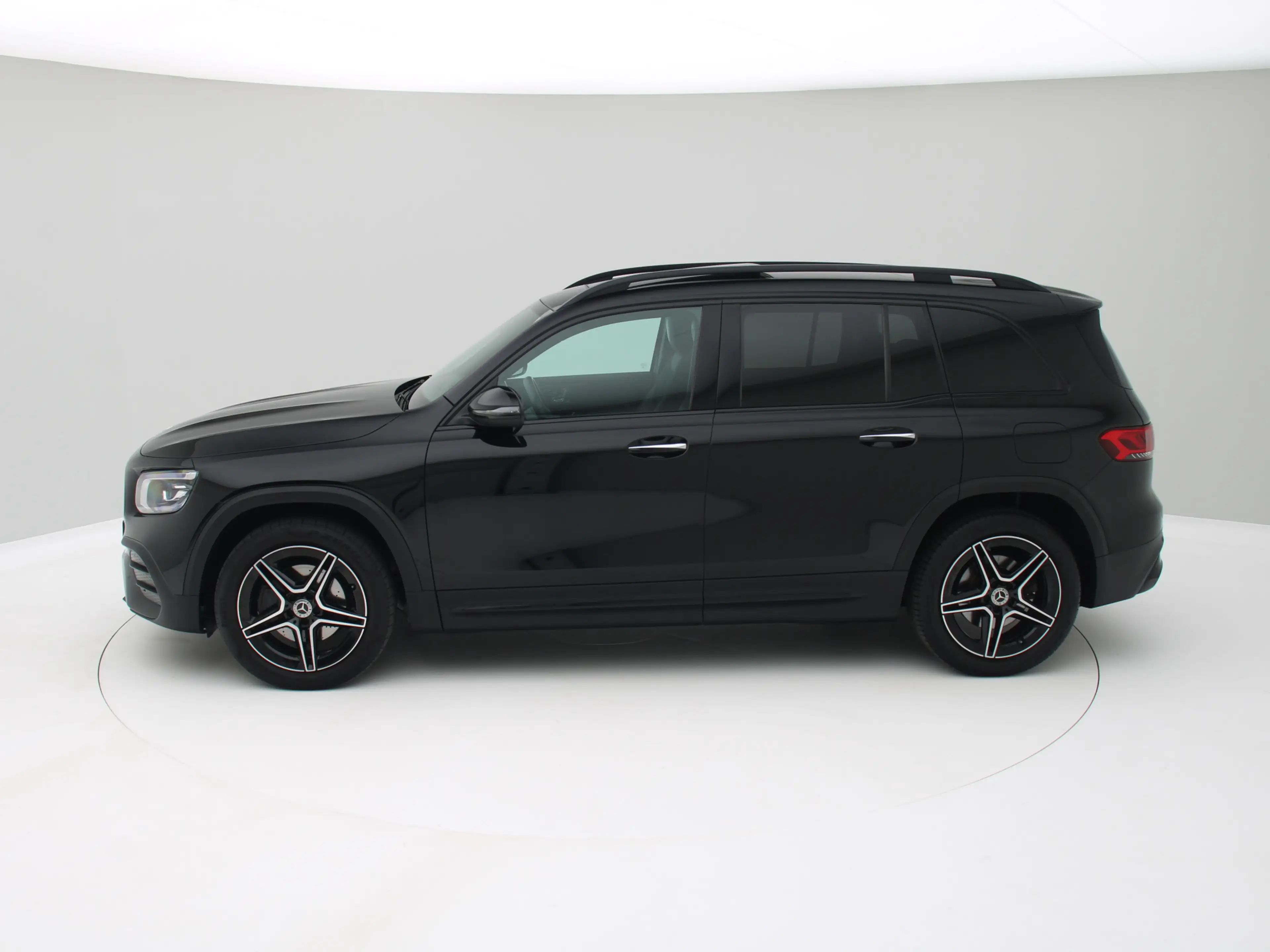 Mercedes-Benz GLB 200 AMG 7p. Pano, Trekhaak, Distronic, Memory — photo 2