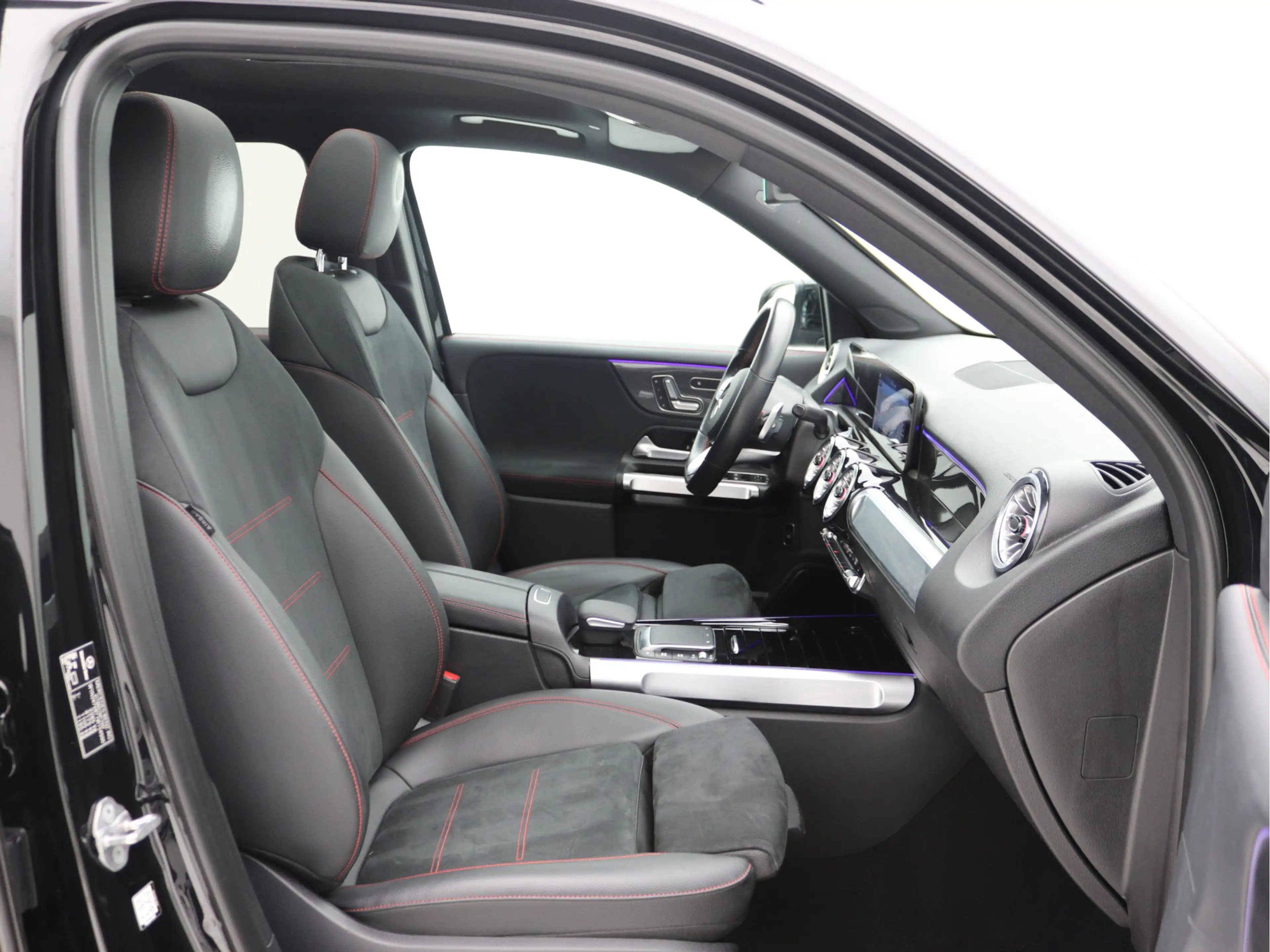 Mercedes-Benz GLB 200 AMG 7p. Pano, Trekhaak, Distronic, Memory — photo 11