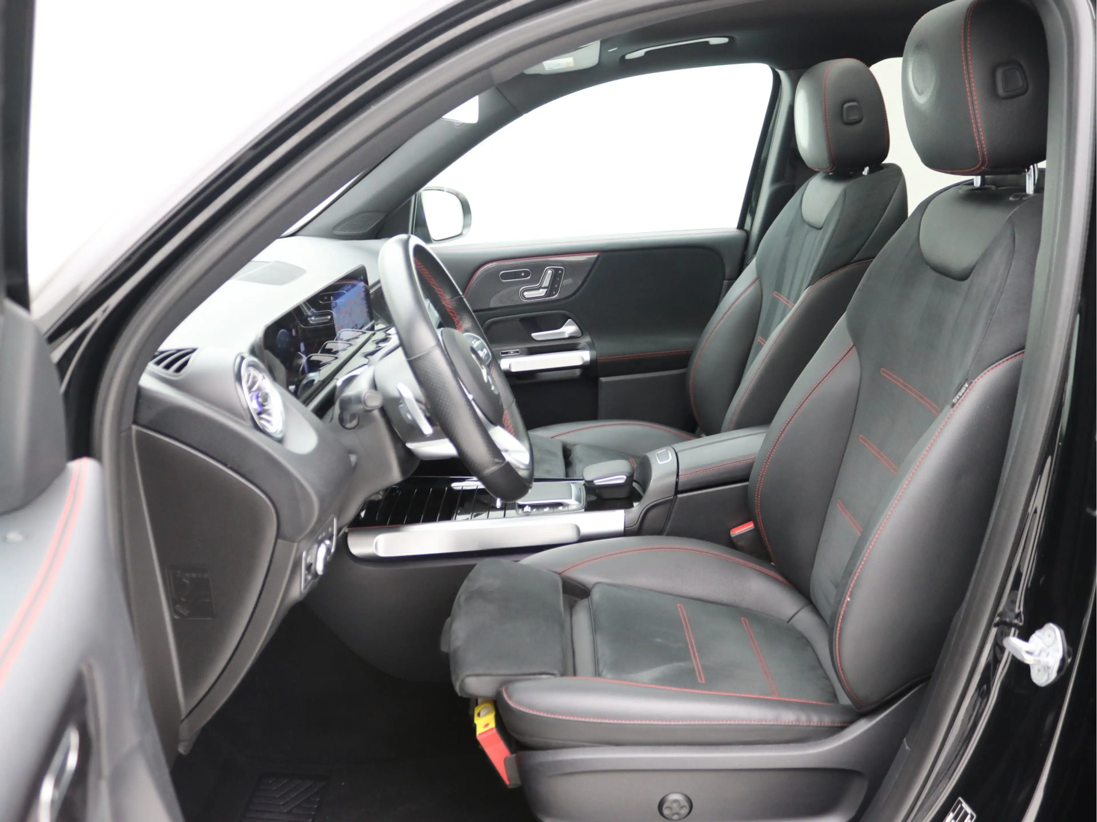 Mercedes-Benz GLB 200 AMG 7p. Pano, Trekhaak, Distronic, Memory — photo 10