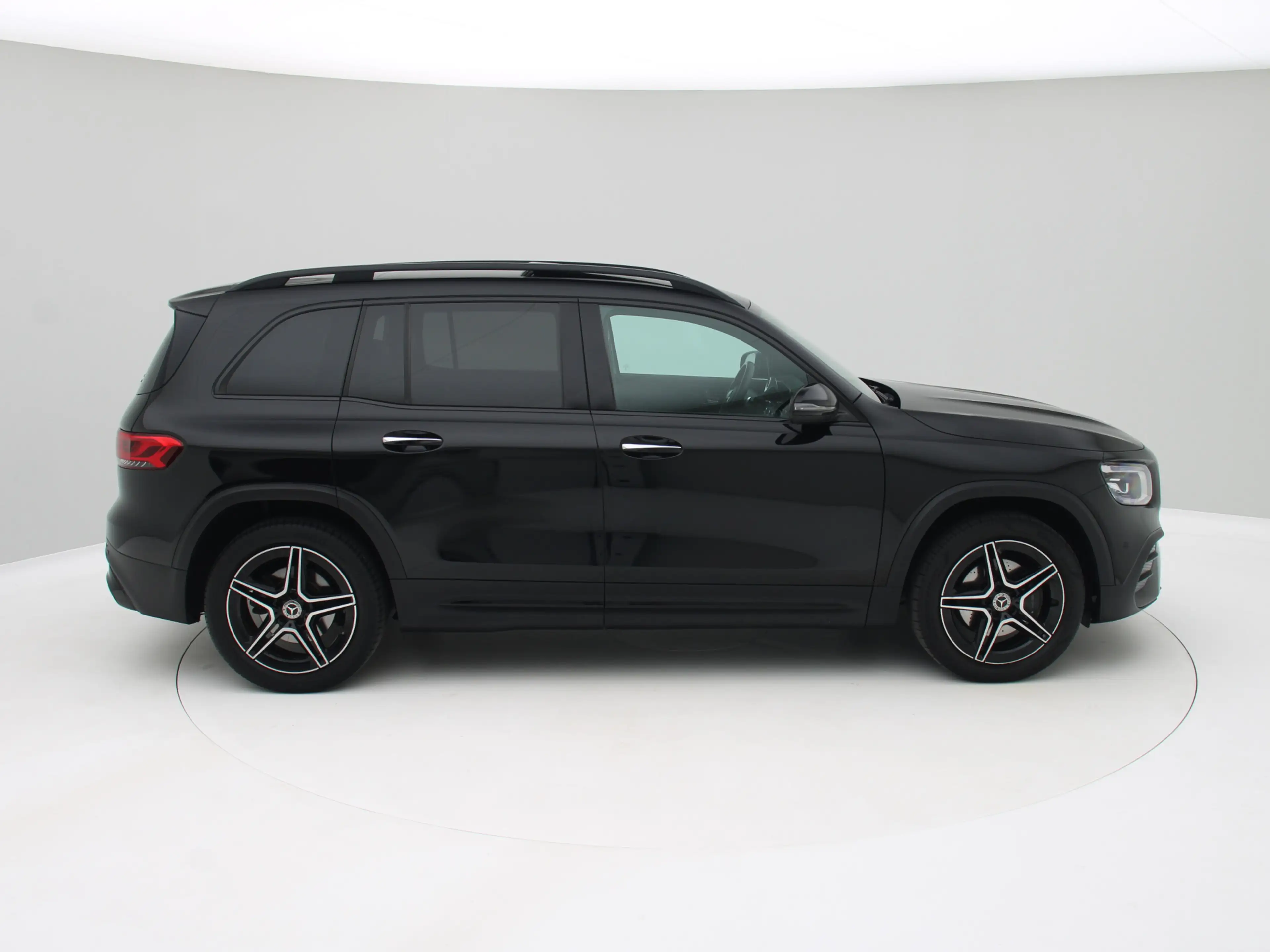Mercedes-Benz GLB 200 AMG 7p. Pano, Trekhaak, Distronic, Memory — photo 6