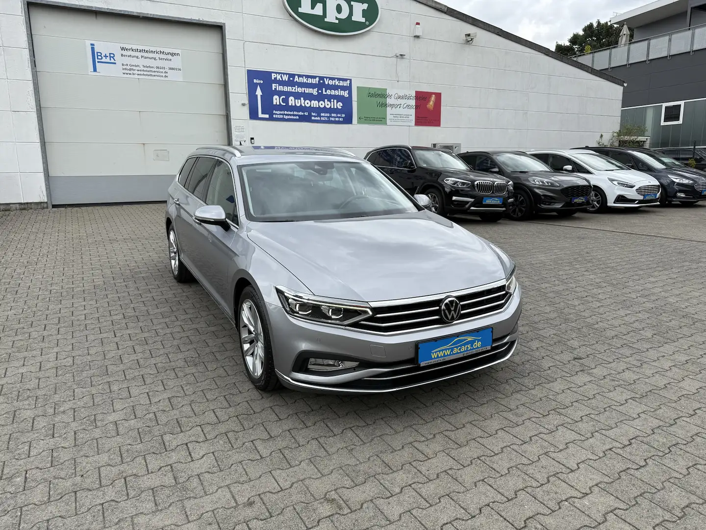 Volkswagen Passat Variant Elegance 2,0 TDI SCR Navi LED Kamera ACC AHK SHA S Silber - 2
