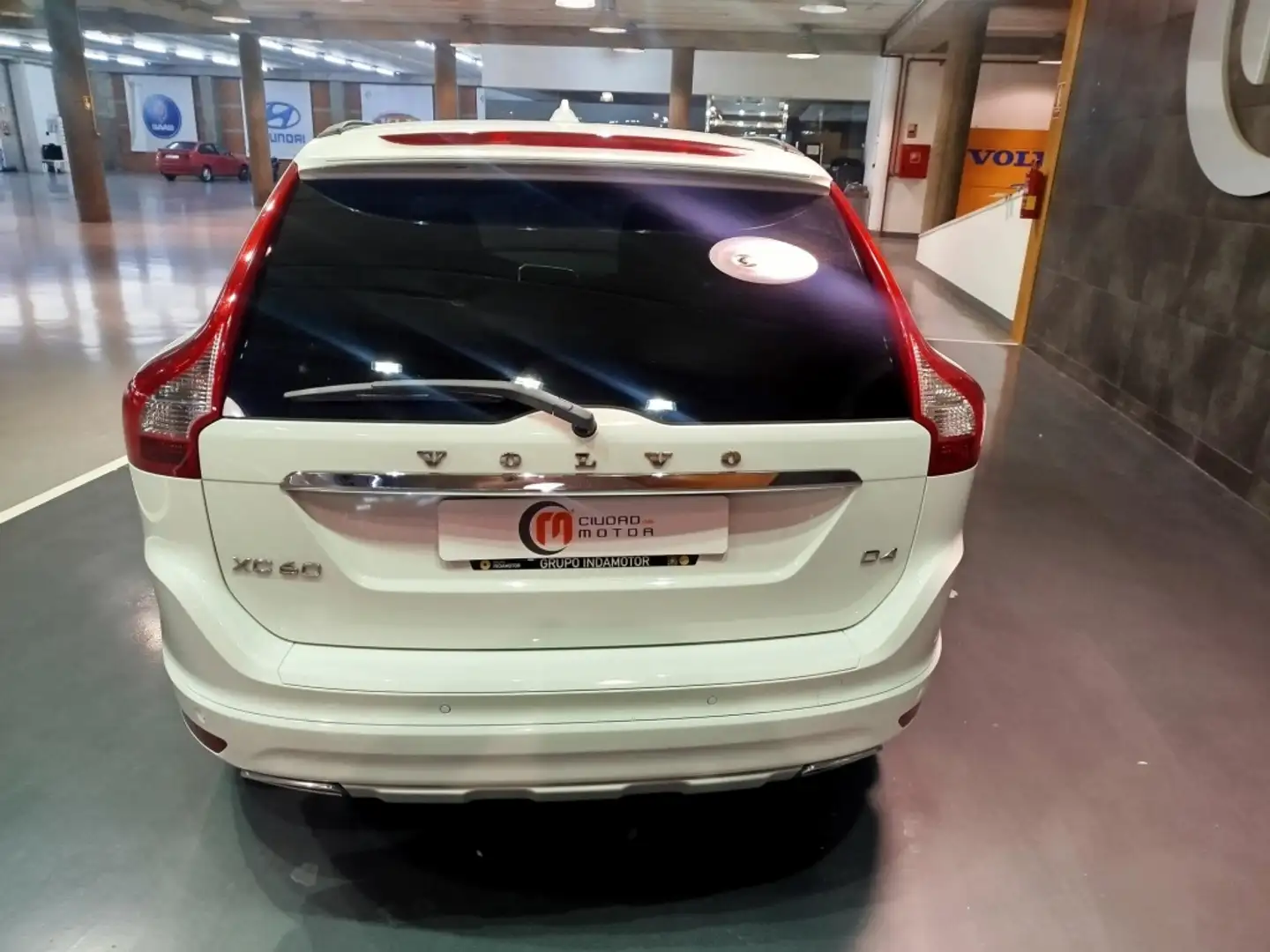 Volvo XC60 D4 Momentum Aut. 190 Blanc - 2