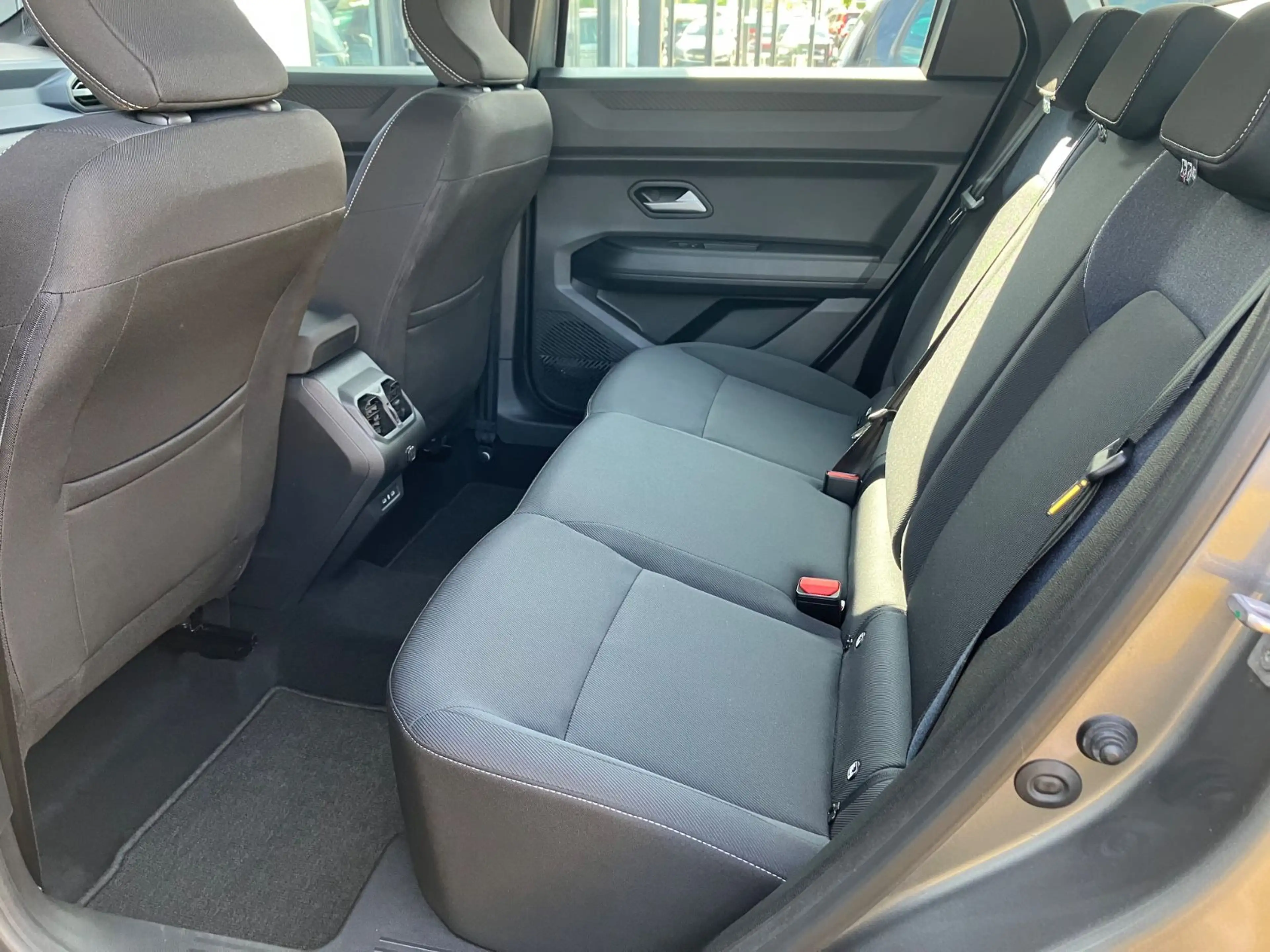 Dacia Bigster Hybrid 155 Expression — photo 8