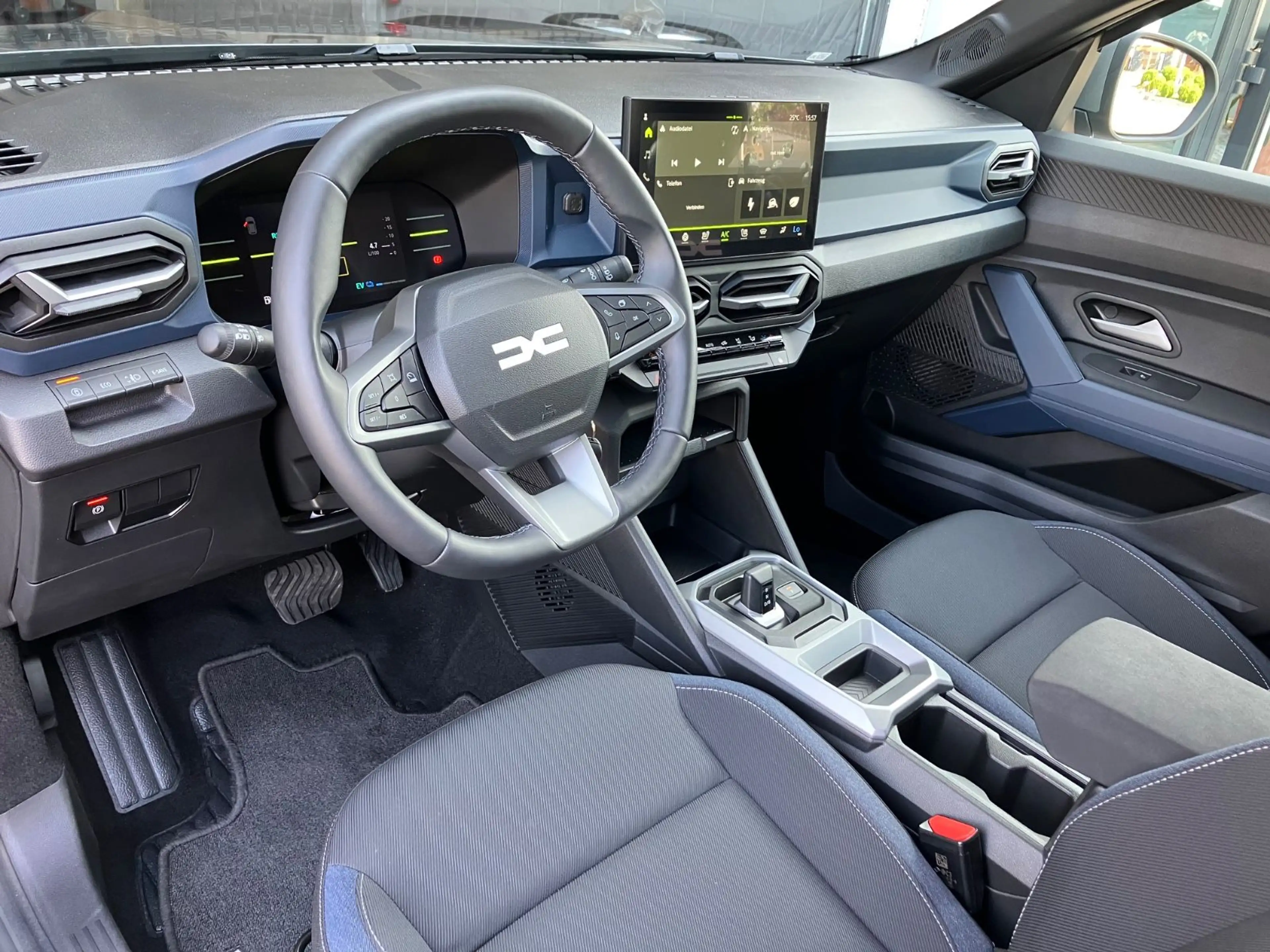 Dacia Bigster Hybrid 155 Expression — photo 6