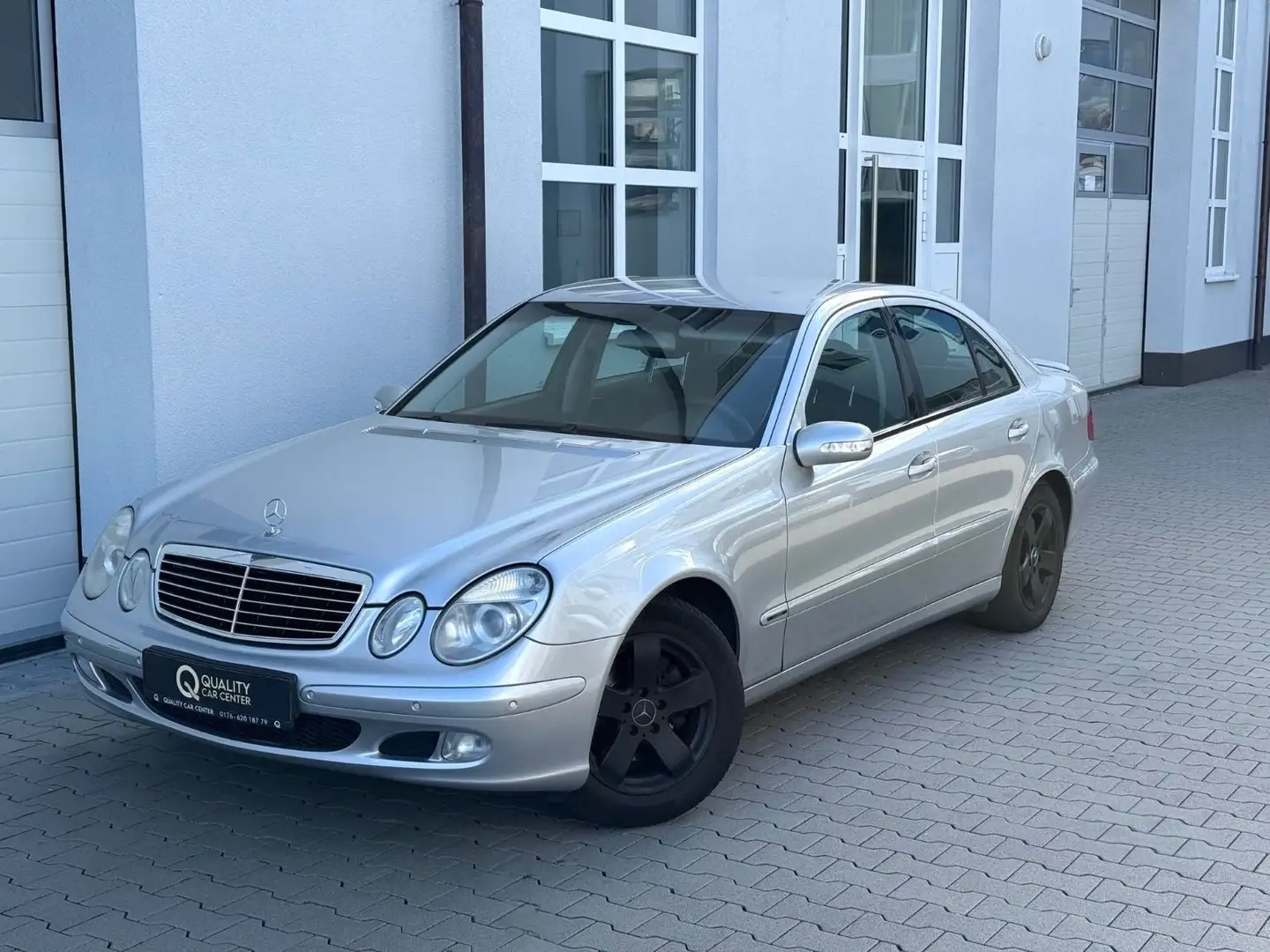 Mercedes-Benz E 320 CDI AUTOMATIK *AHK* Argent - 2