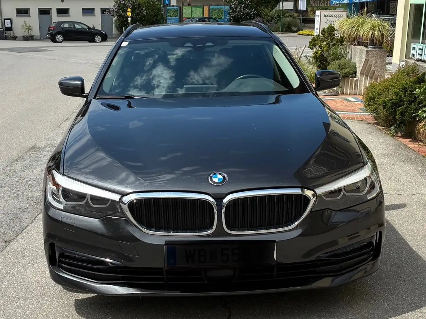 BMW 520 520d xDrive Touring Aut. Grau - 2