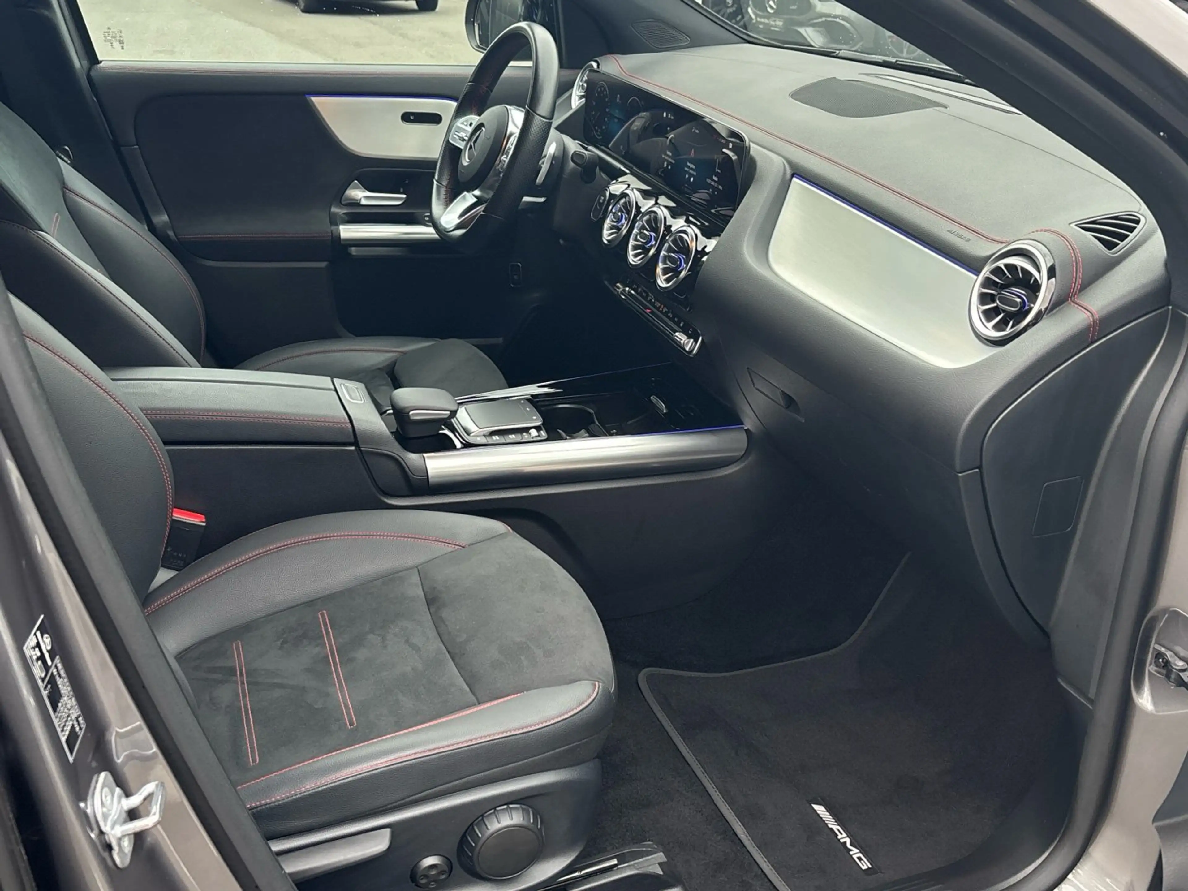Mercedes-Benz EQA 300 4M AMG Distronic Kamera Ambiente AHK — photo 13