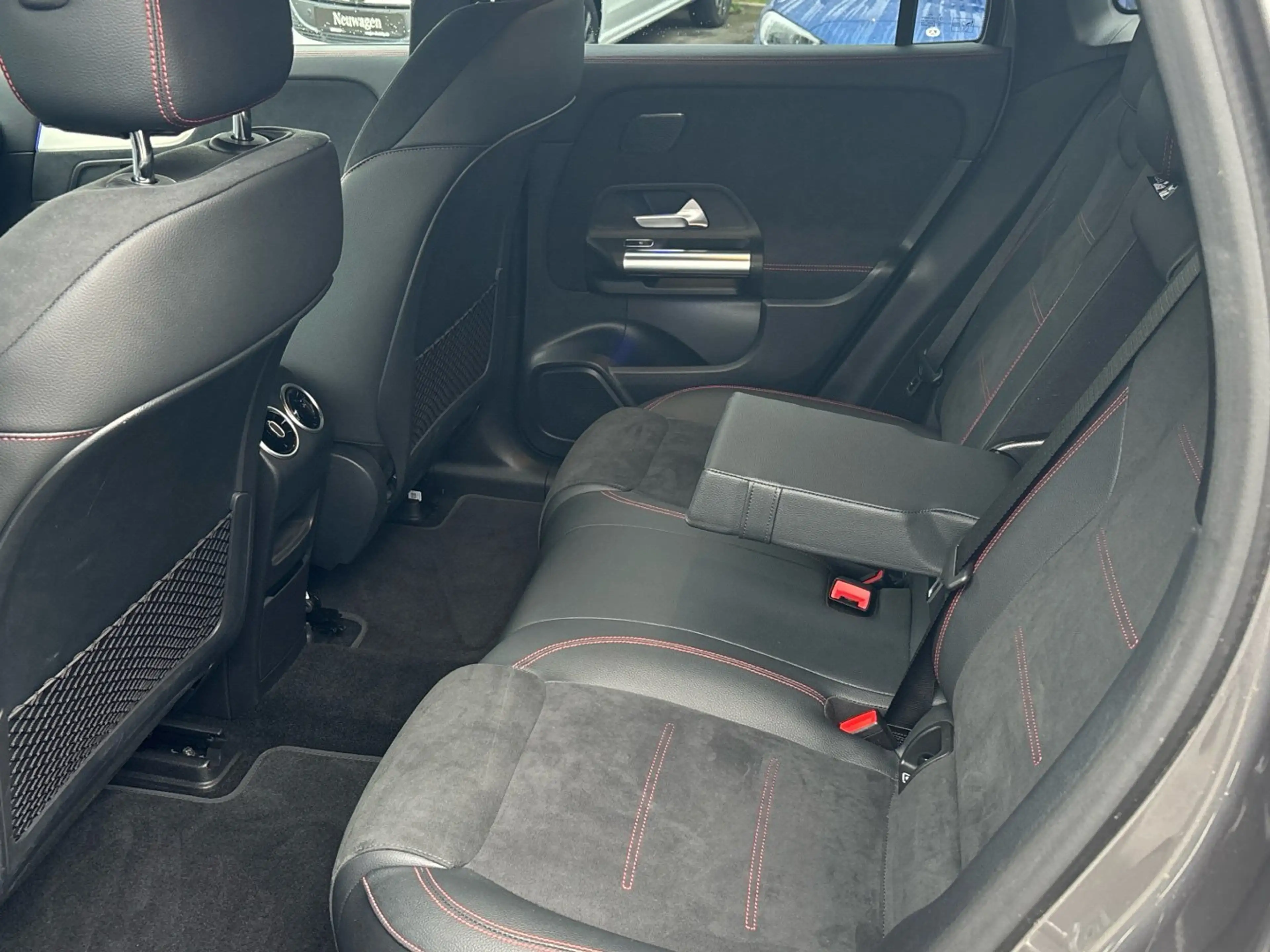 Mercedes-Benz EQA 300 4M AMG Distronic Kamera Ambiente AHK — photo 14
