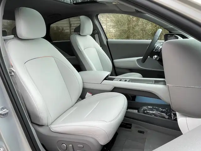 Hyundai Ioniq 6 view 11