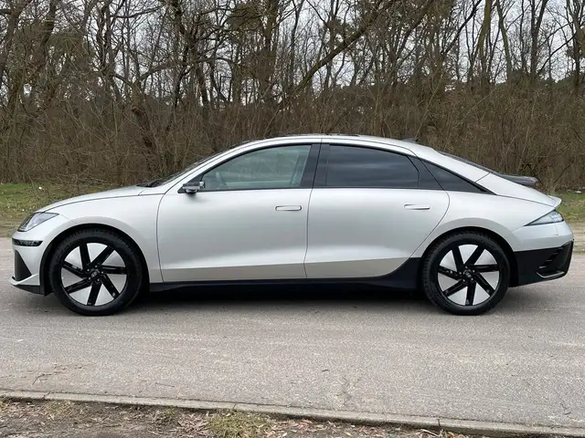 Hyundai Ioniq 6 view 6