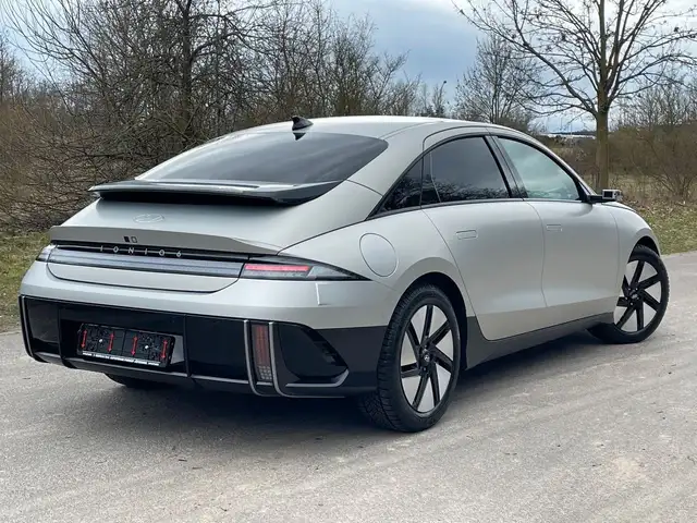 Hyundai Ioniq 6 view 5
