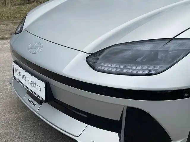 Hyundai Ioniq 6 view 2