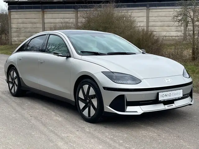 Hyundai Ioniq 6 view 8